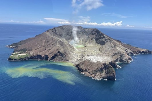 Withe island - Volcanic Air Safaris