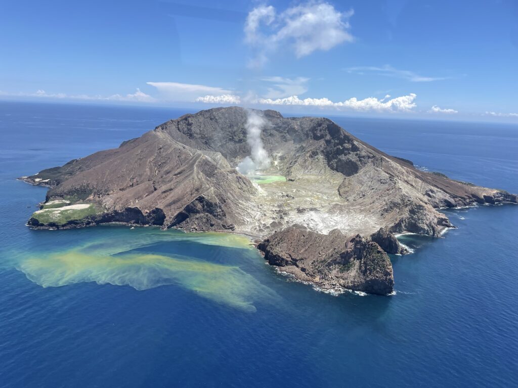 Withe island - Volcanic Air Safaris